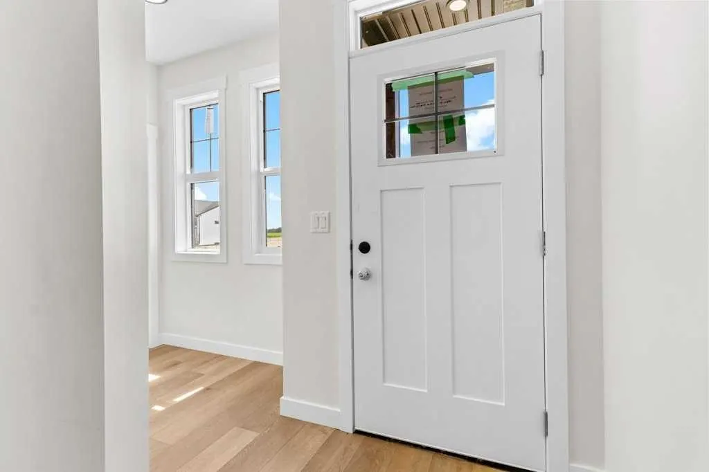 25 Ian Way — photo 3