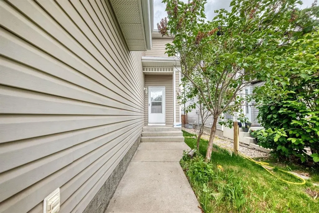145 Martinvalley Crescent NE — photo 3