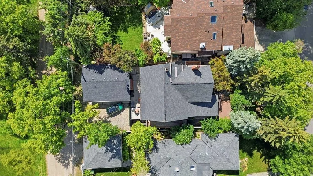 615 Crescent Boulevard SW — photo 2