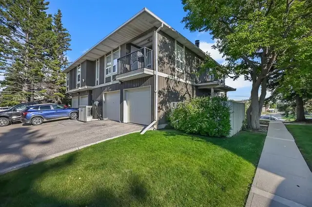 544 Blackthorn Road NE #1402