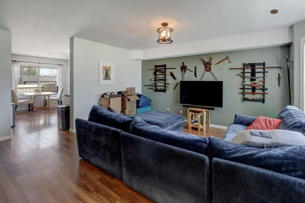 8034 24 Street SE — photo 3