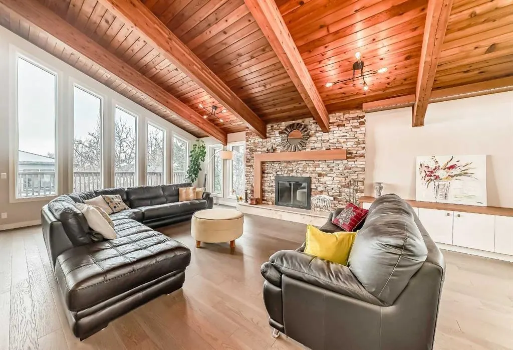 56 Patterson Crescent SW — photo 3