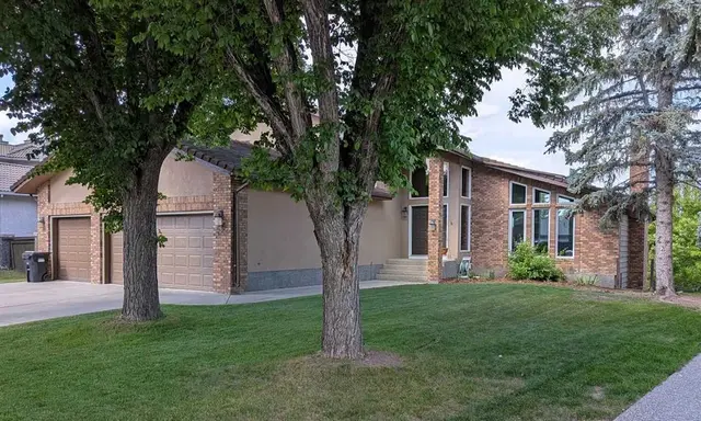 56 Patterson Crescent SW