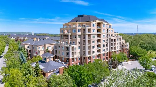 24 Hemlock Crescent SW #3804