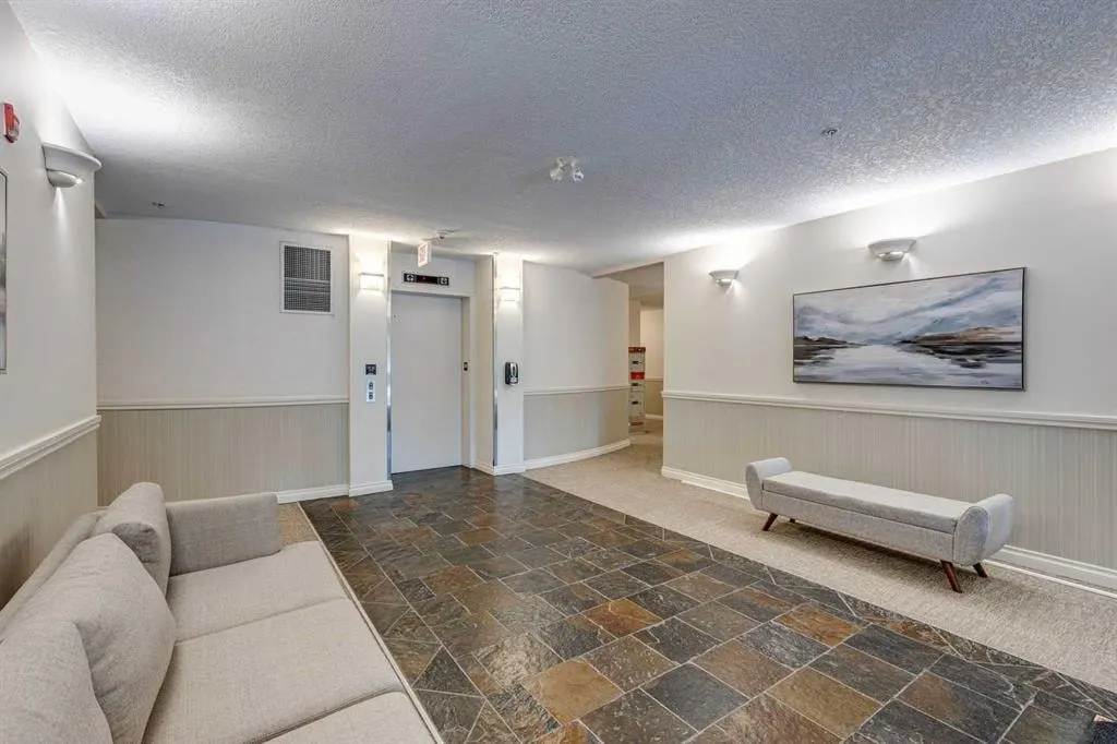 10 Hemlock Crescent SW #303 — photo 3