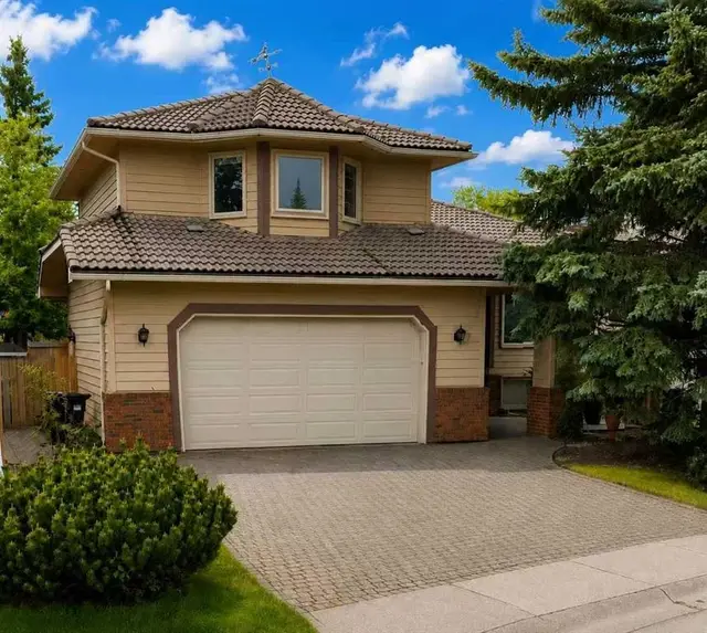 7 Suncastle Crescent SE