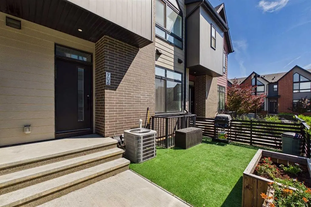 906 Sage Meadows Gardens NW — photo 2