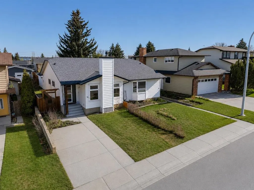 96 Jensen Crescent NE — photo 1