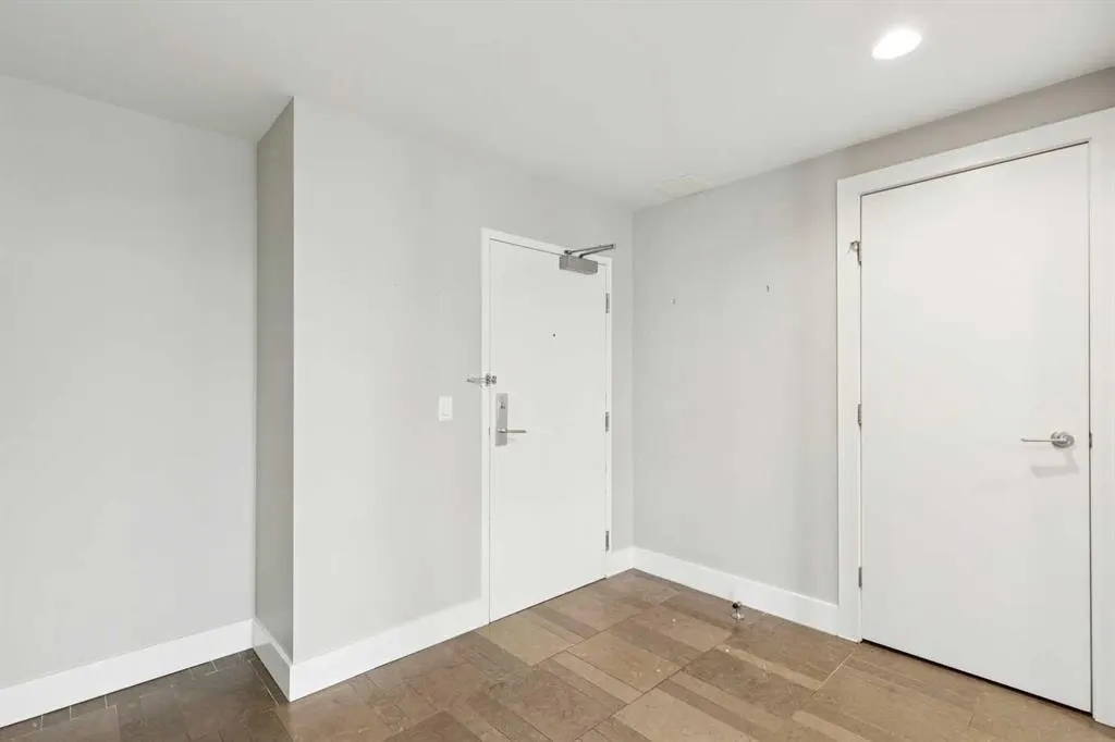 433 11 Avenue SE #1901 — photo 2