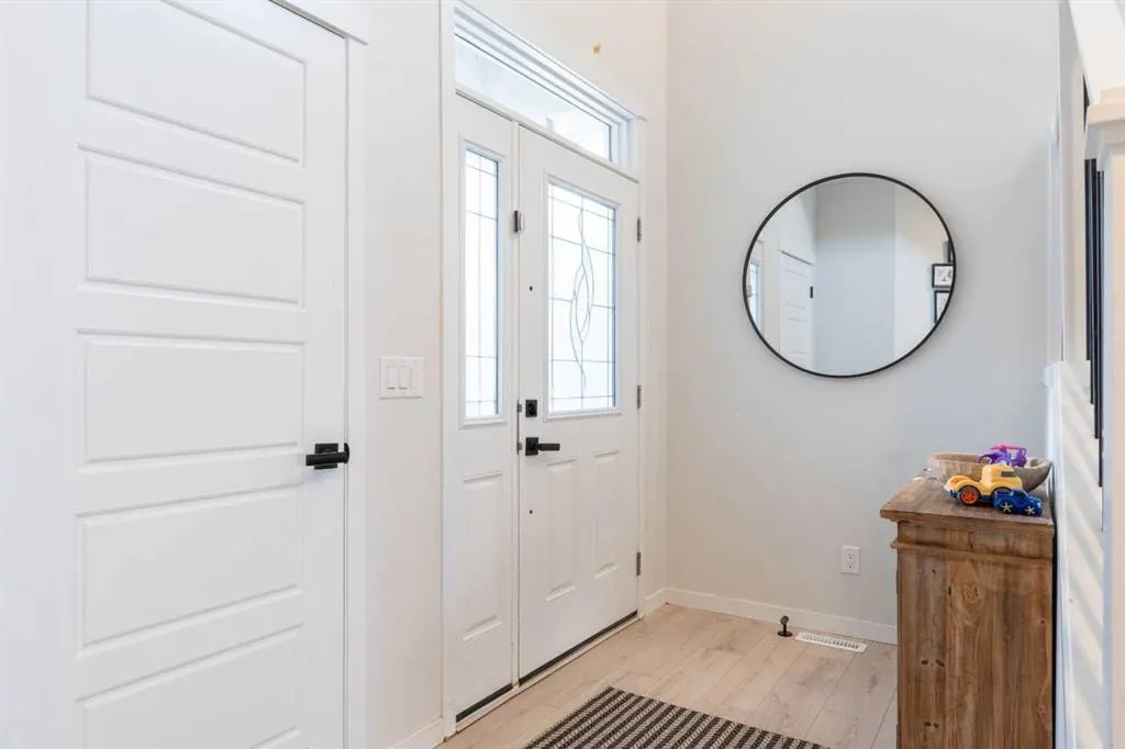 915 Corner Meadows Way NE — photo 2