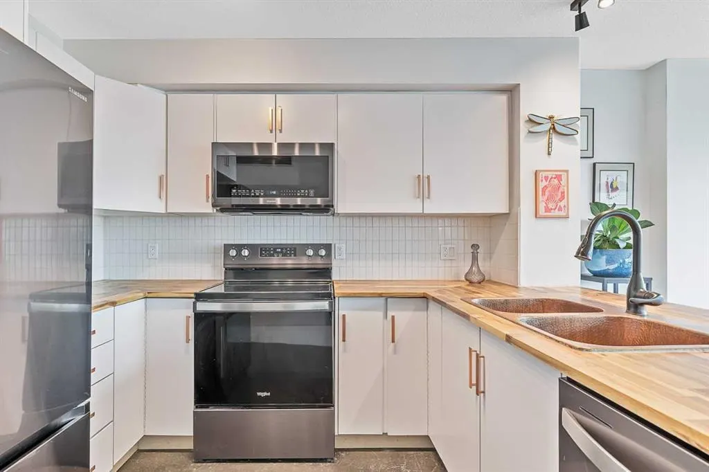 188 15 Avenue SW #407 — photo 2