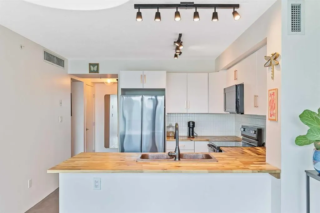 188 15 Avenue SW #407 — photo 3