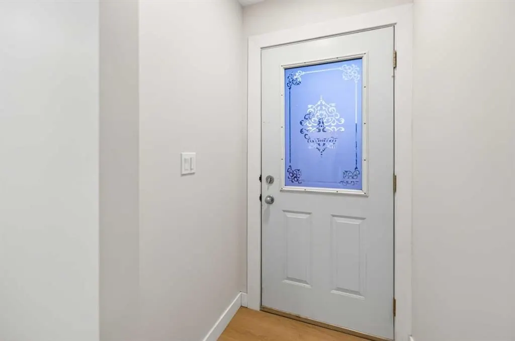 5504 58A Street — photo 3