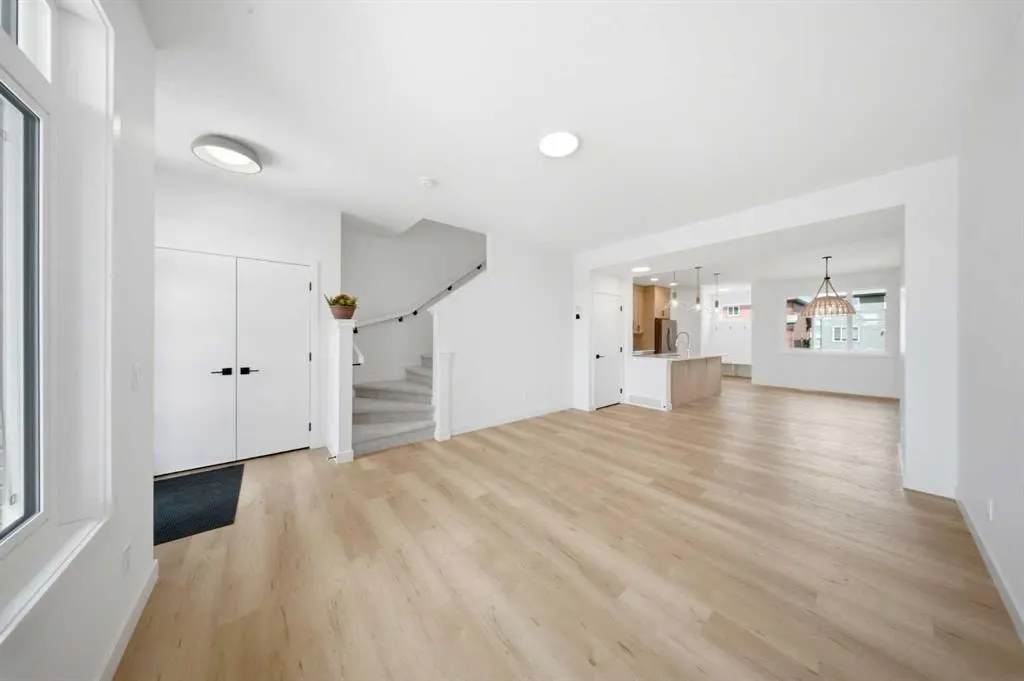 418 Belvedere Boulevard SE — photo 3