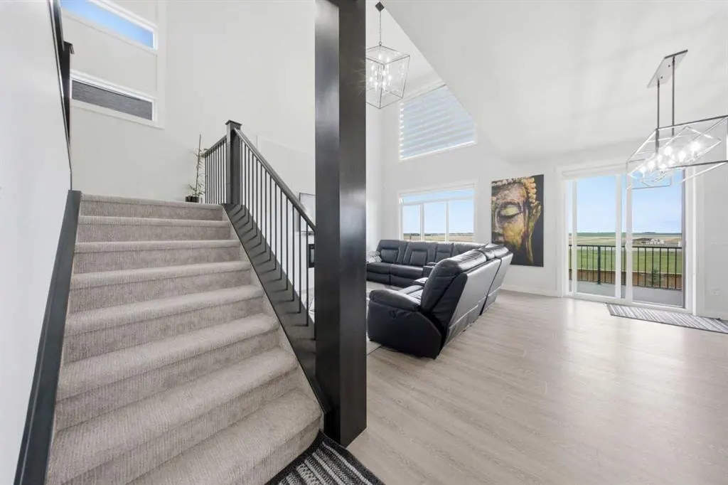 82 Waterford Crescent — photo 3