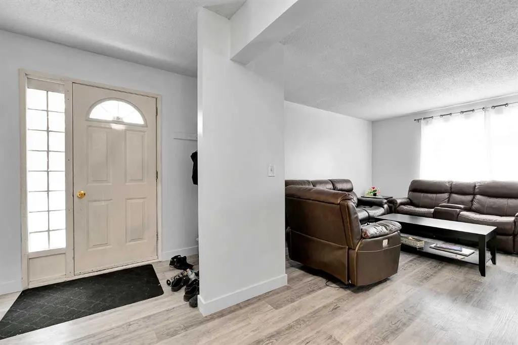 516 Blackthorn Road NE #101 — photo 2