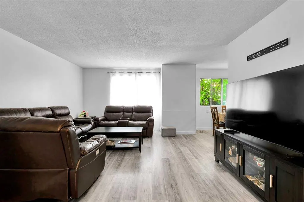 516 Blackthorn Road NE #101 — photo 3