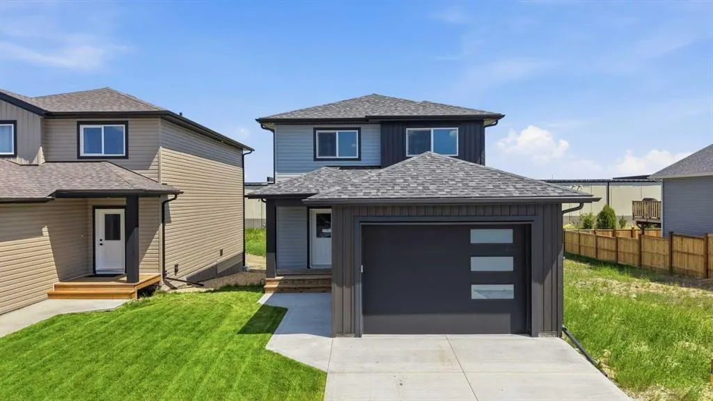 125 Hampton Crescent — photo 1