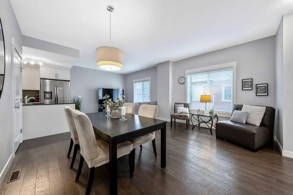 22 West Coach Manor SW — photo 2