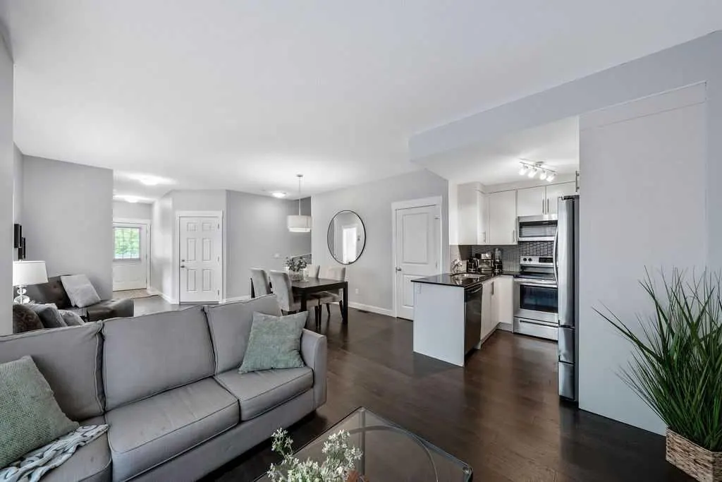 22 West Coach Manor SW — photo 3