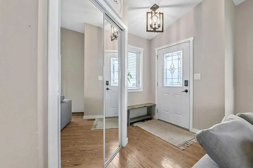 1001 17 Street SE — photo 3