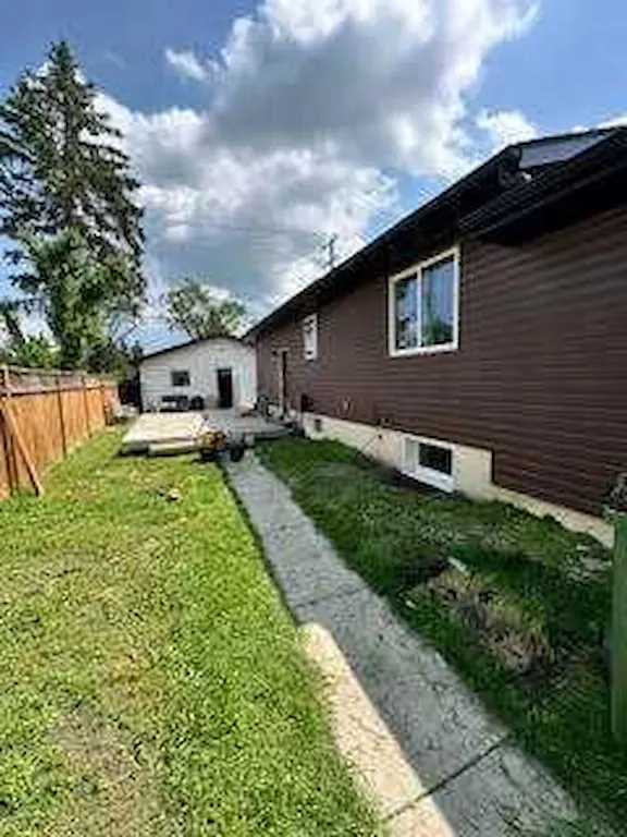 4421 40A Avenue — photo 3