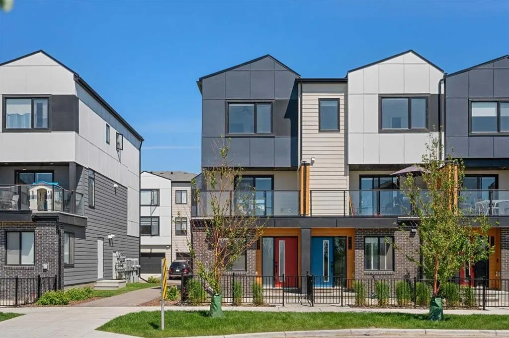 8562 19 Avenue SE — photo 1