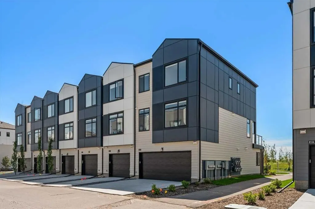 8562 19 Avenue SE — photo 2