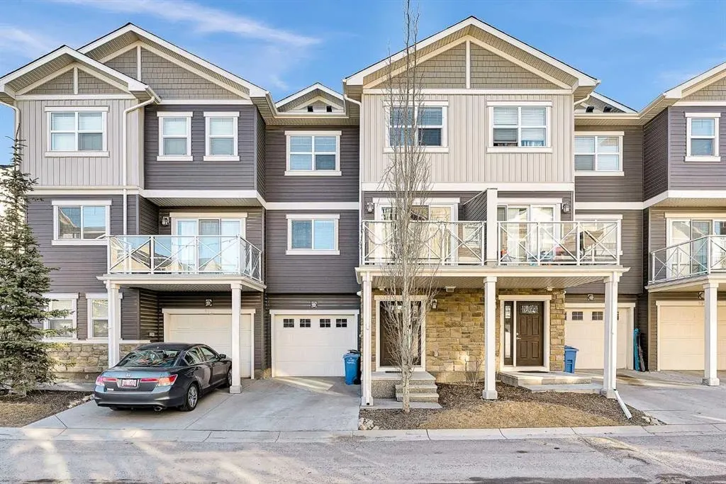 909 Skyview Ranch Grove NE — photo 2