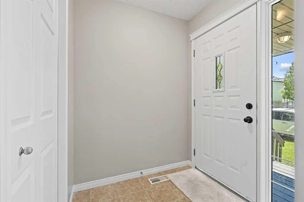 28 Saddlebrook Gardens NE — photo 3