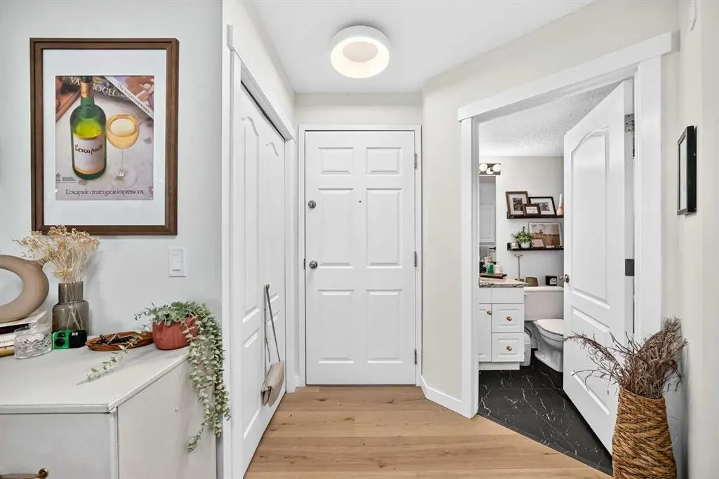 10 Sierra Morena Mews SW #214 — photo 3