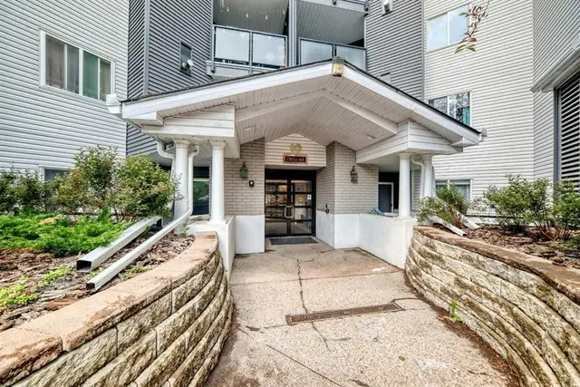 10 Sierra Morena Mews SW #214