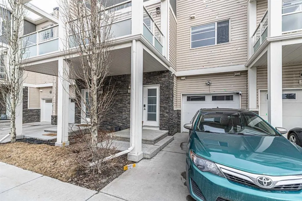 535 Redstone View NE — photo 3