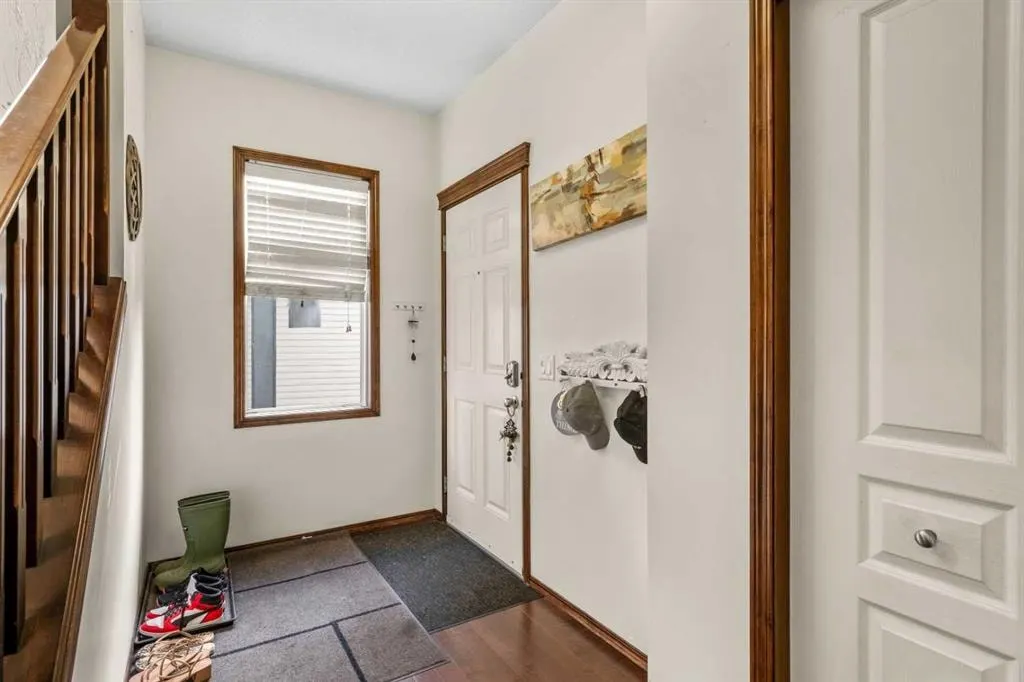 562 Cranston Drive SE — photo 2