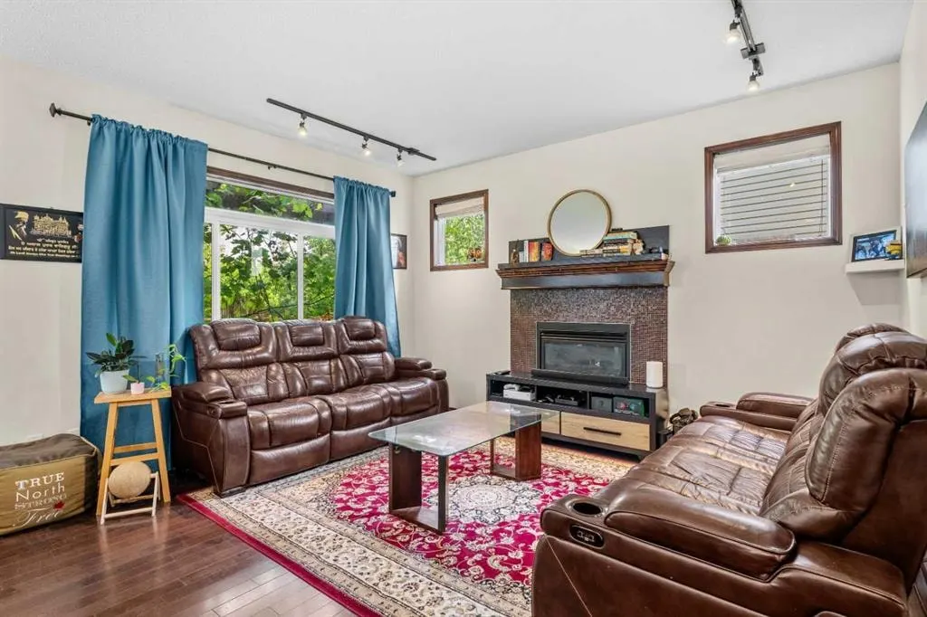 562 Cranston Drive SE — photo 3