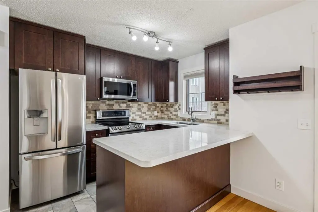 1110 14 Avenue SW — photo 2