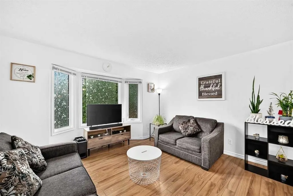 15 Falshire Terrace NE — photo 3