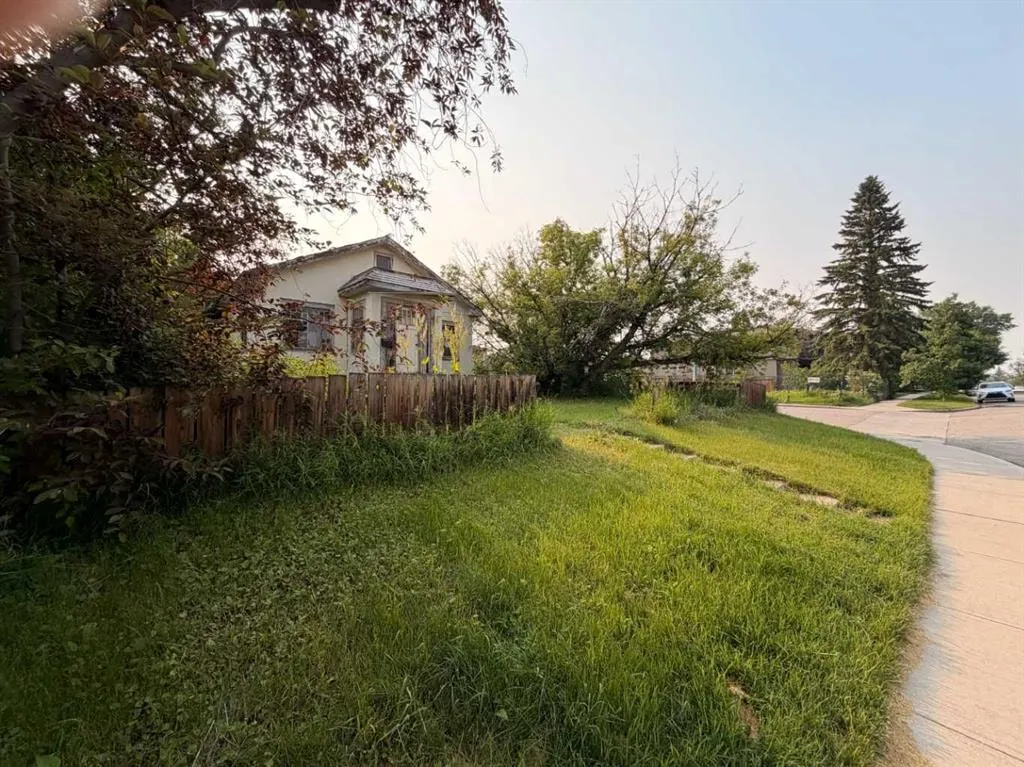 2401 26 Street SW — photo 3