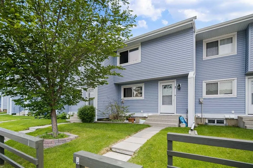 195 Manora Place NE #3 — photo 1