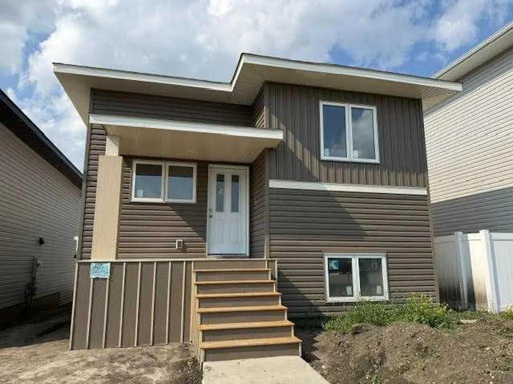 10 Memorial Parkway — photo 1