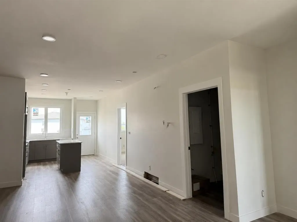 10 Memorial Parkway — photo 3