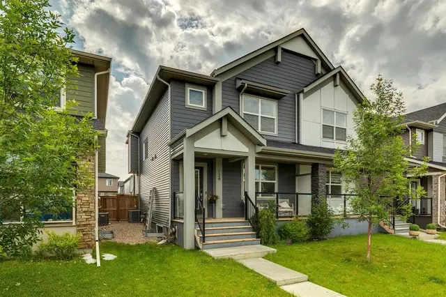 124 Wolf Willow Boulevard SE