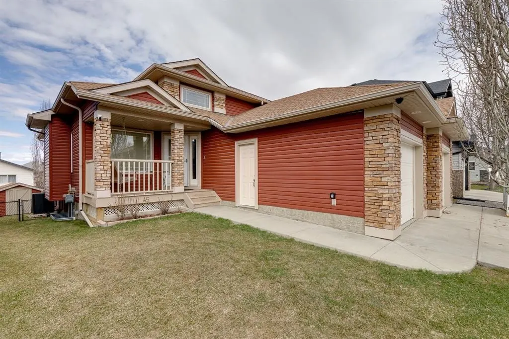 45 Thornfield Close SE — photo 2