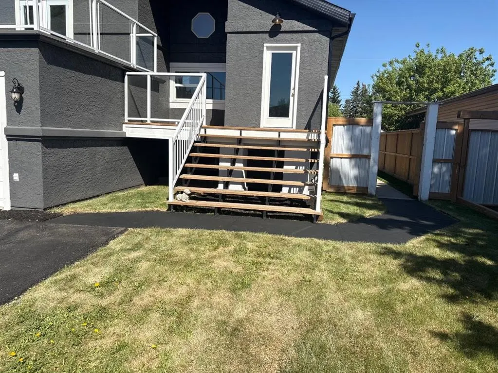 1629 Athabasca Street — photo 3