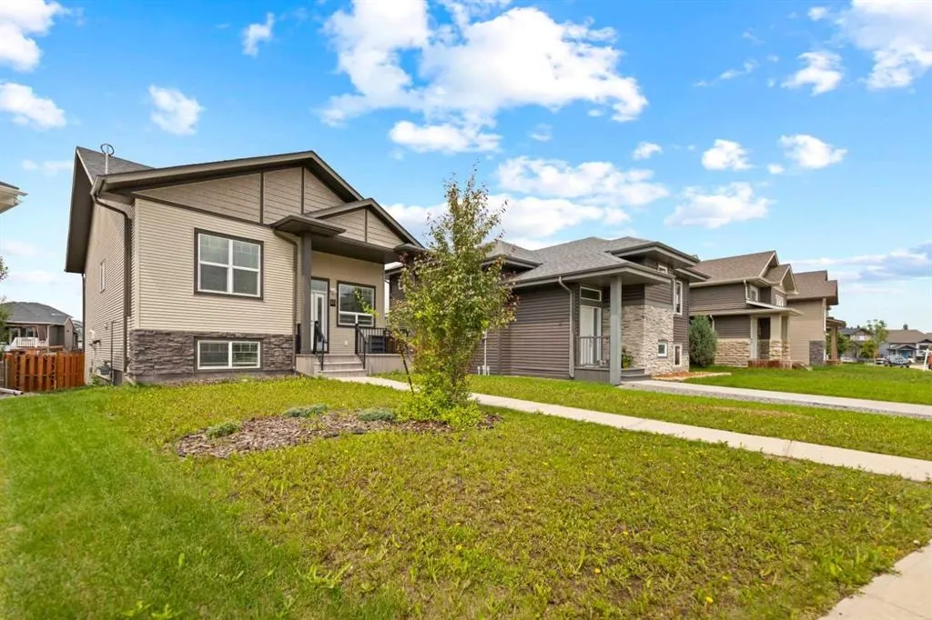 46 Village Crescent — photo 3