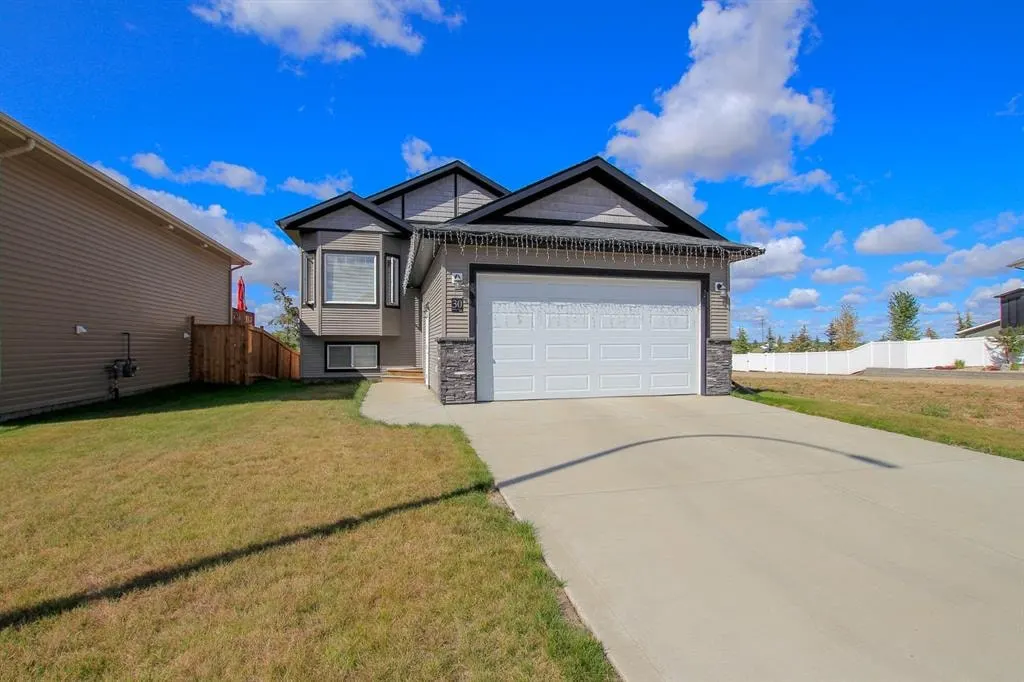 30 Henderson Crescent — photo 1