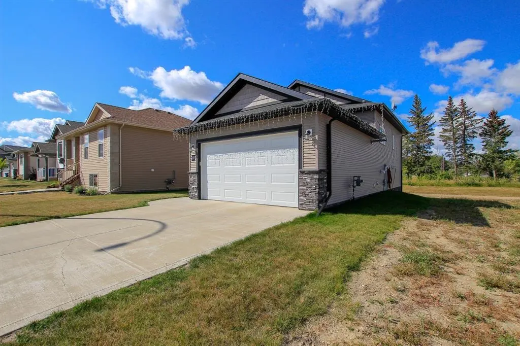 30 Henderson Crescent — photo 2