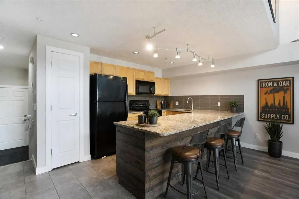 1505 27 Avenue SW #109 — photo 3