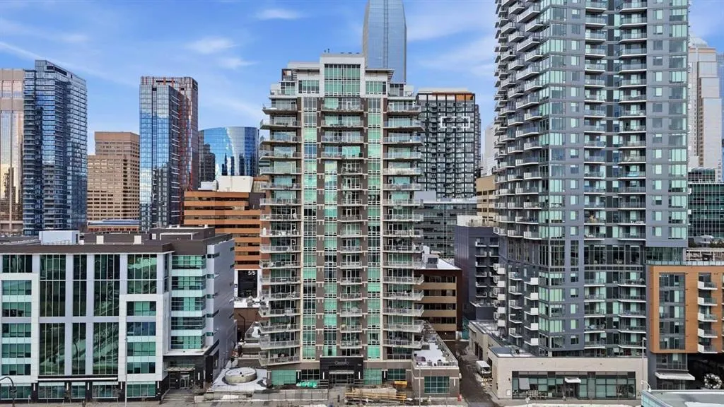 530 12 Avenue SW #706 — photo 2