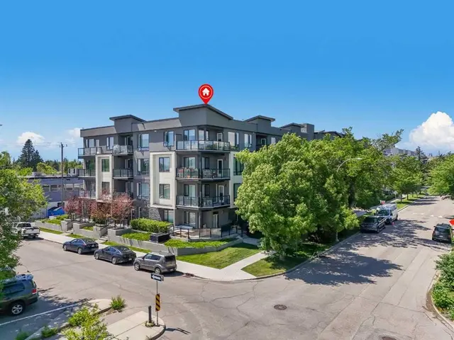 605 17 Avenue NW #205